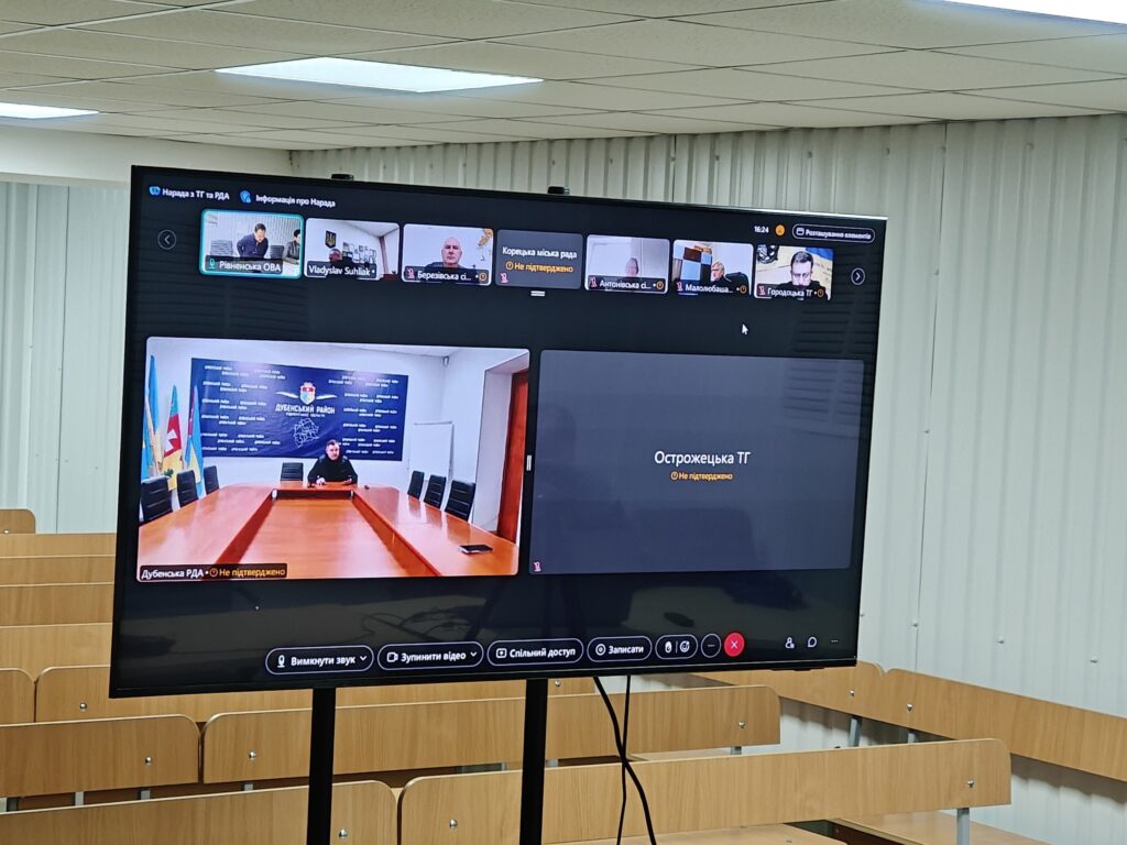 Після нічних атак Коваль провів термінову нараду з керівниками районів і громад Рівненщини 2 Перебої зі світлом після обстрілів