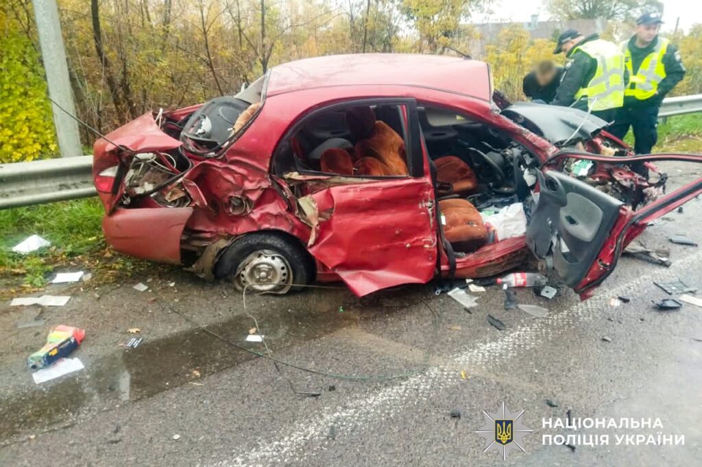 На Радивилівщині внаслідок ДТП загинула пасажирка авто 1