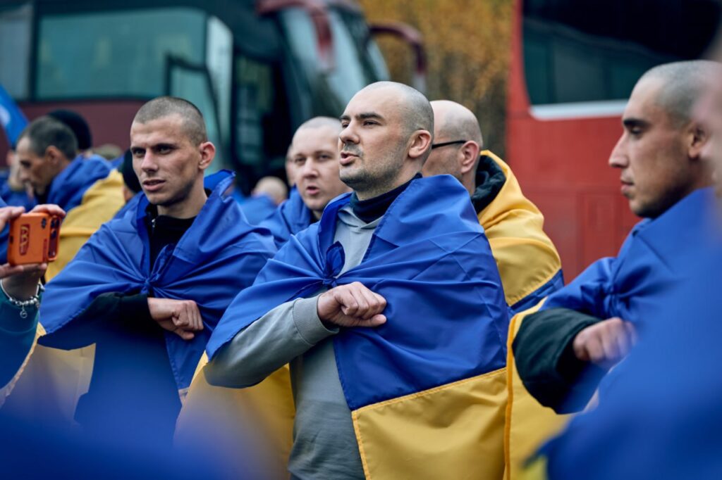 Відбувся обмін полоненими: 270 українців повертаються додому 4