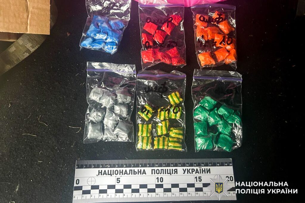 У Рівному поліцейські викрили неповнолітню збувачку психотропів 1
