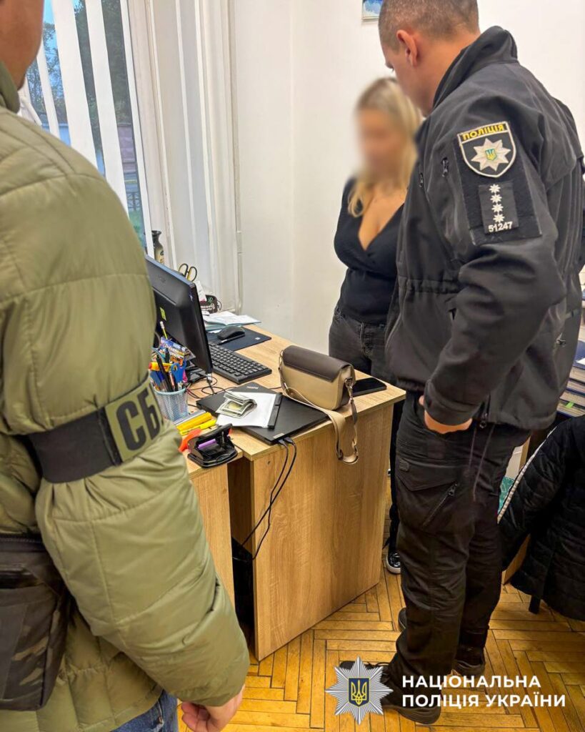 На отриманні хабара викрили трьох працівників ТЦК Рівненщини 1