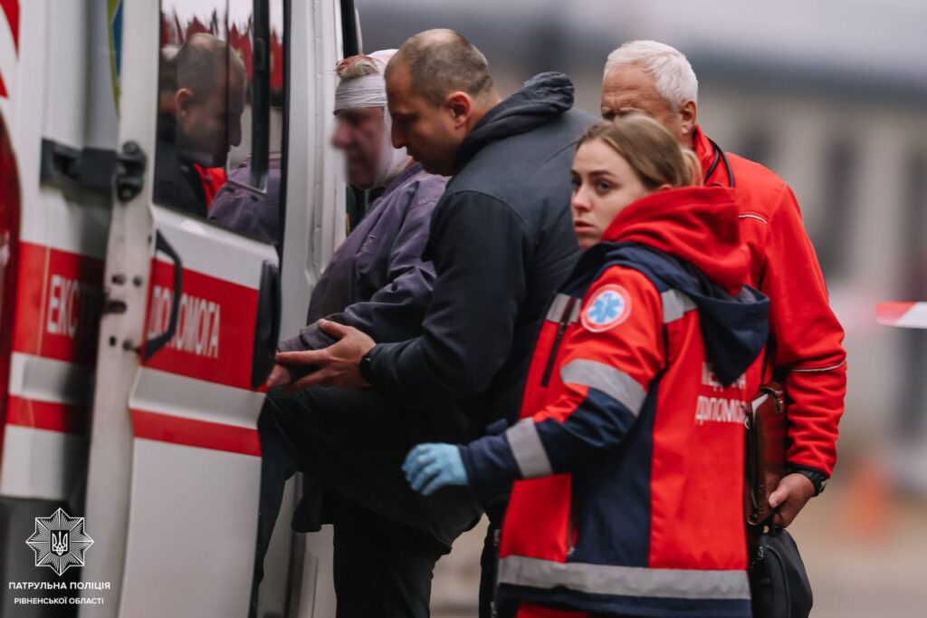 Патрульні показали перші хвилини після ворожого удару у Рівному 12 Поранені внаслідок атаки на рівне