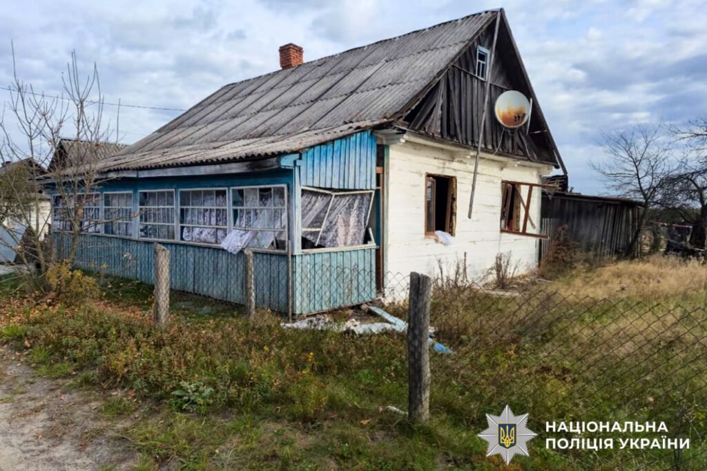«Війна з цегляним туалетом»: голова Рокитнівської громади про наслідки удару рф 7 Пошкоджена ударною хвилею будівля 1