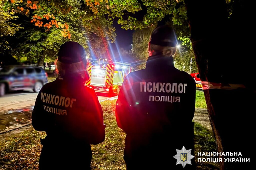 Вибухи у Рівному та пожежа на Сарненщині: перші деталі (ФОТО) 4 Психологи поліції працюють з місцевими жителями