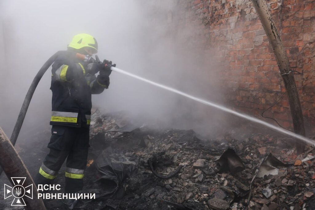 Робота рятувальників після обстрілу