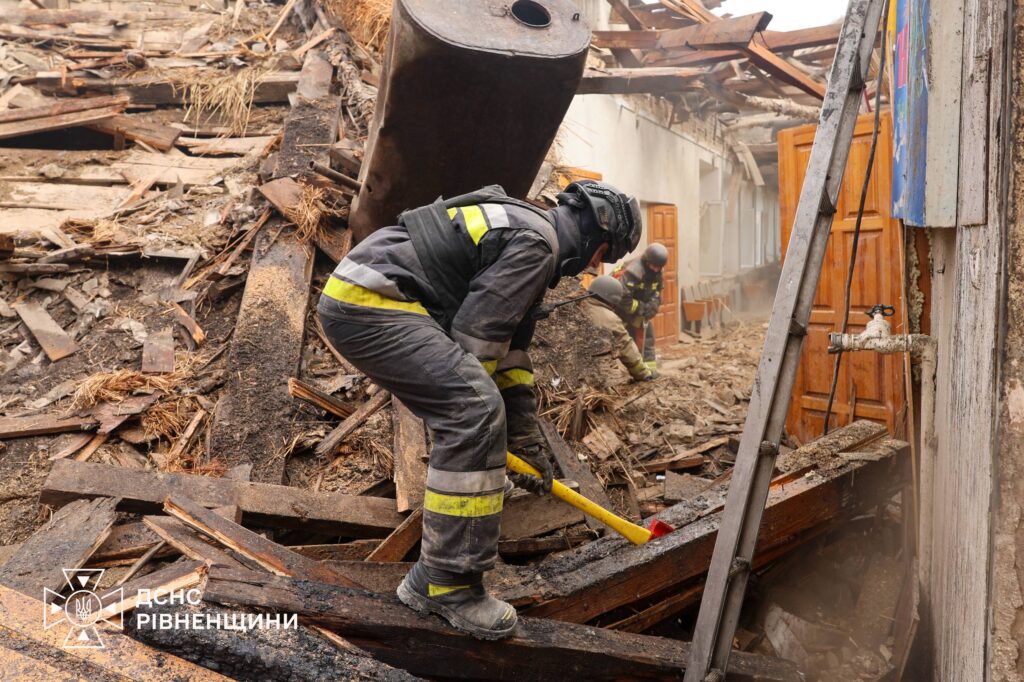 Розбір завалів у Рівному