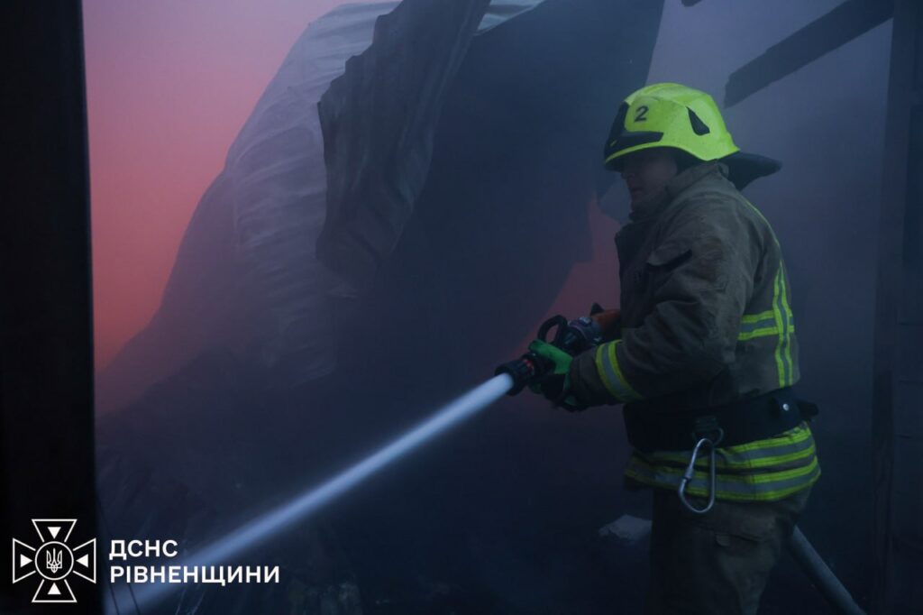 Рятувальники гасять пожежі на Рівненщині