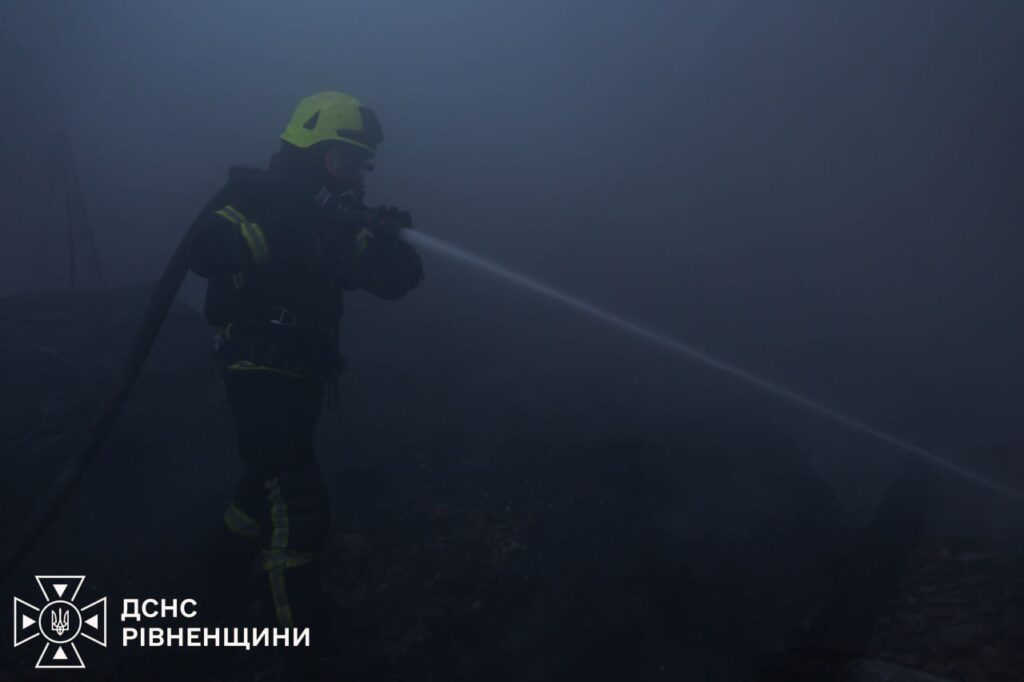 Рятувальники працюють на місцях загорянь