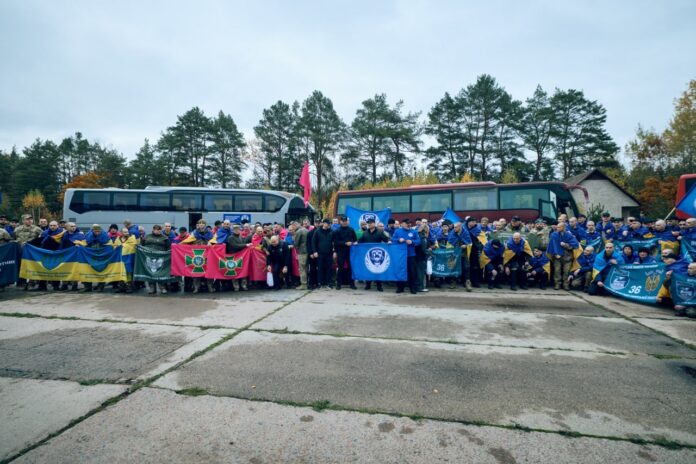 Серед звільнених сьогодні з полону українських військових є і двоє наших земляків з Рівненщини Серед звільнених сьогодні з полону українських військових є і двоє наших земляків з Рівненщини