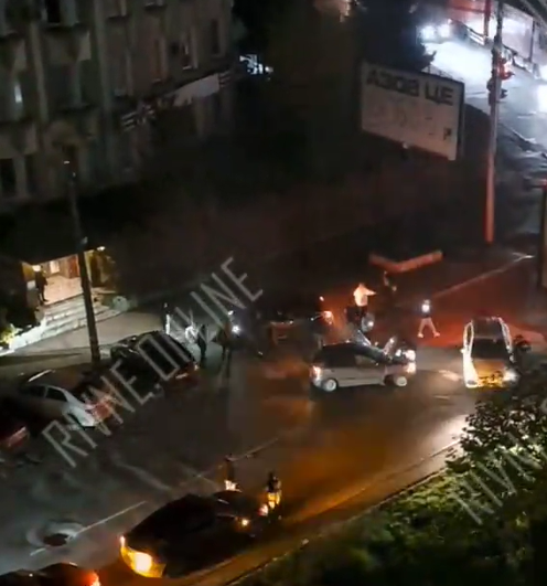 Щойно у Рівному сталася ДТП автівки отримали значні пошкодження (ВІДЕО) Щойно у Рівному сталася ДТП автівки отримали значні пошкодження (ВІДЕО)