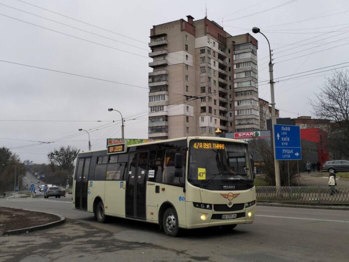 У Рівному на маршрути виїхали 192 одиниці