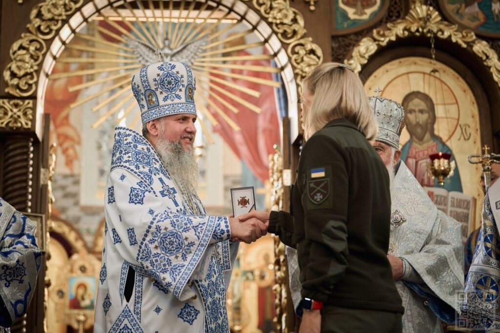 У Рівному вшанували захисників України: воїнам вручили обласні відзнаки 2 Воїнам вручили обласні відзнаки
